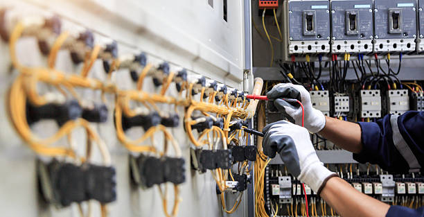 Professional Electrician technician working in Euharlee, GA